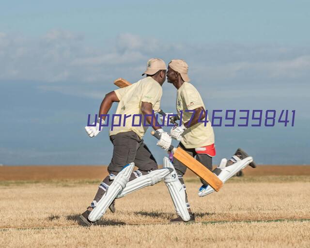 ⁺Ͻ
